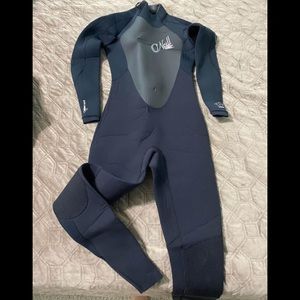 Women’s 4:3 wetsuit size 8T